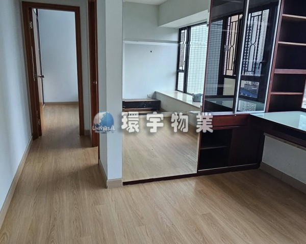 罕有三房,廁所有窗